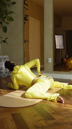 @flowwithadee on Instagram: "Train w me —> YouTube.com/flowwithadee for full length follow along flows 😇 #flexibility #mobility #stretch"