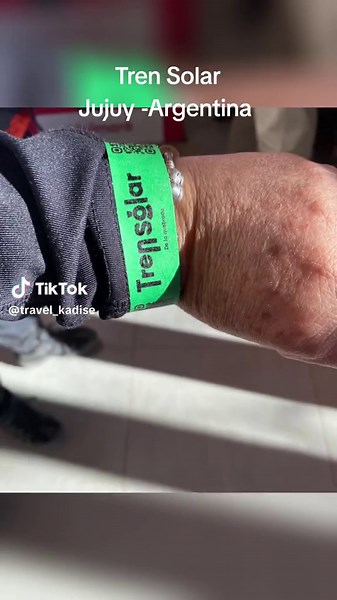 El Tren Solar recorre la Quebrada de Humahuaca, haciendo sus paradas en las estaciones en Volcán, Tumbaya, Purmamarca y Maimará. El recorrido actual es de 35km, próximamente serán 42km sumando la Estación de Tilcara . Si quieres conocer estos bellos lugares , contáctanos . #aventurastravelkadise #transkadiseantofagasta #travel_kadise #jujuyargentina🌵♥️🇦🇷 #trensolarjujuy