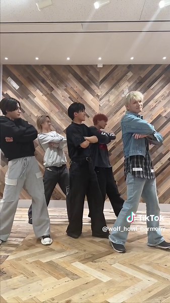 Wolf Howl Harmony with Psychic Fever in Thailand