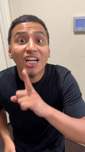 Fake Roach Prank 🤣🪳 | Runiktv