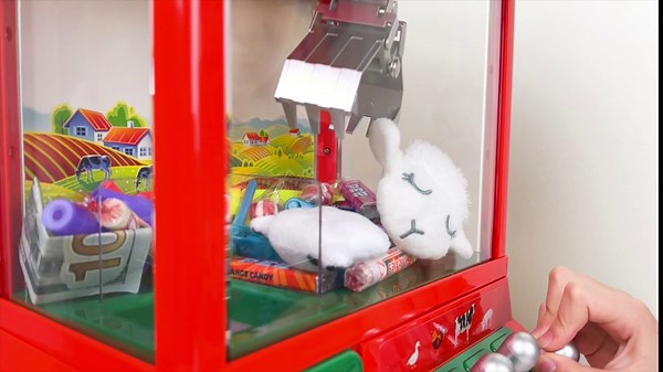 Bundaloo Claw Machine Arcade Game - Electronic Mini Candy and Toy Grabber Dispenser - with Sound & 3 Mini Plush Farm Animals