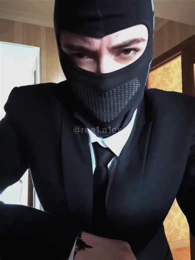 Master the Art of Eye Contact in Staring Contests