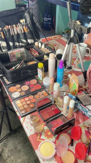 Celebrate Grad Pictoial Season with Love!