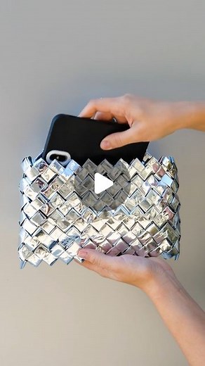 5-Minute Crafts | Amazing DIY purse made of candy wrapper 😍 Do you like the result? #5minutecrafts #candywrapperbags #candywrappercrafts #diypurse #diybag... | Instagram