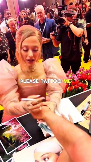 Ariana Grande DREW Custom Tattoo Designs Directly on Fans’ Skin! 😱🖊️#shors #arianagrande
