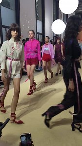 Paris Fashion Week Shaitzy Chen Finale. | GLOBAL FASHION CHANNEL