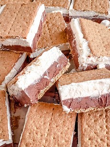 3.5K views · 310 reactions | Try this campfire classic with a twist with this Frozen S'mores recipe! Layers of crunchy graham crackers, rich chocolate pudding, and a dreamy cream cheese marshmallow layer. It's the ultimate frozen treat for these hot summer days! 襤 Full recipe: https://bit.ly/3rw4rZV | Hiland Dairy | Facebook