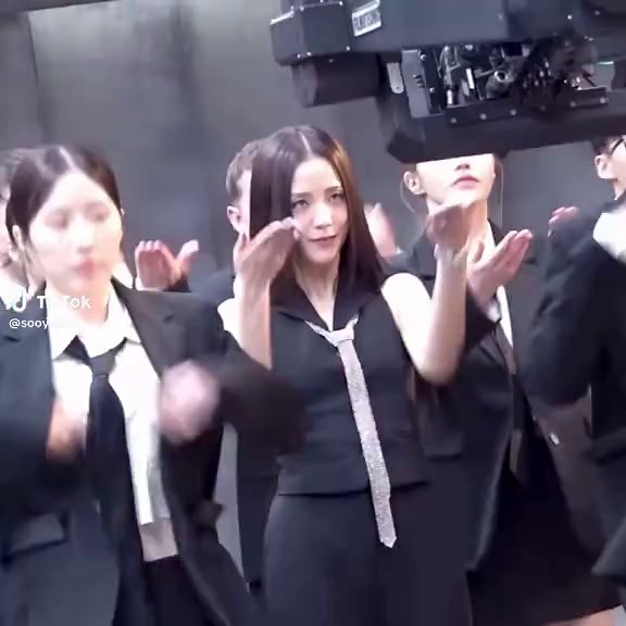 Behind the Scenes of Jisoo's 'Earthquake' Music Video