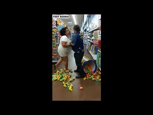 USA,Texas : Lady going crazy at Walmart Store #fartbubble #crazy #lady #walmart #police #ladygaga
