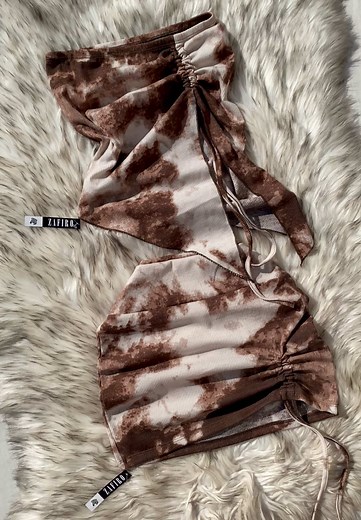 Set MELO - Batick 1🔥🤯 ( Hasta agotar stock! ) Conjunto batick, de Morley! Bando Strapless con frunce y tajo Mini con Frunce! Excelente Calidad y calce. Talle Único, elastizado. (Abarca talle S y M) - Precio $14800 (set completo) Disponible en Marrón! ( en Web tienen fotos puesto 🤭 y medidas) — REALIZA tu compra por nuestra WEB ONLINE o por WHATSAPP con atencion personalizada! (ambos links para comprar en bio) CATALOGO 👉🏻 11 6104-9066📦 #paratii #fyp #egresados #fypシ #conjuntobatick #conjunt