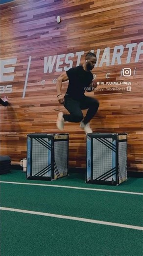 Rotation Split Stance Box Jump #boxjumps #boxjump #fitness #gym #hardwork #athlete #performance
