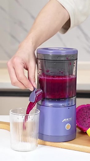 Wireless Small Juices Machine: Portable Citrus Juicer Blender