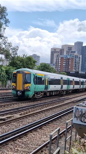 #train #southern #class377 #public