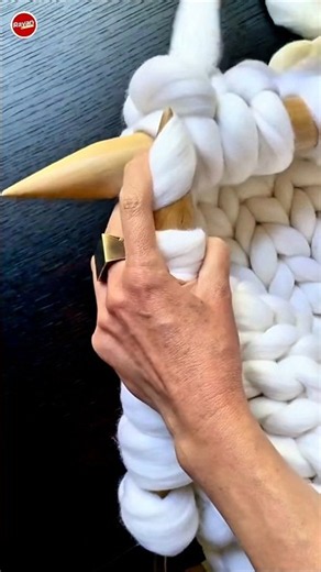 Easy DIY Chunky Knit Blanket Tutorial for Beginners