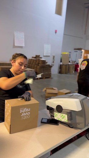 an easy thursday with our incredible fulfillment team 🥰 #fulfillment #warehouseteam #packingorders #uspsshipping #fedexshipping #lofiinstrumentals
