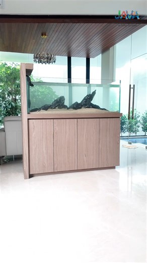 Professional Aquarium & Pond Design on Instagram: "Clean, calm, classy. Aquascape dengan kombinasi pasir halus & batu natural ini bikin vibe-nya super estetik Minimalis tapi hidup. Siap jadi focal point ruangan! Cocoknya diisi ikan apa? Coba komen Contact us for a consultation Vide 0812-9088-8189 🌐Cek jasa desain akuarium & pond di website kita: jasadesainaquariumkolam.com #aquarium #aquariumhobby #pond #reeftank #predatortank #javafreshaquatic #javaaquatic #javapetco #javareef #javaaquatic #ko