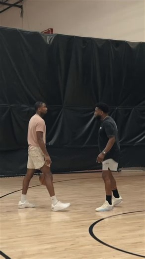 JUSHOOP™ on Instagram: "The Jushoop Shot Creator is a lightweight training aid that can be used by basketball players of all ages and skill levels. Its adjustable resistance bands allow players to customize the level of resistance to their individual needs, making it suitable for beginners and advanced players alike. #jushoop #sportscommunity"