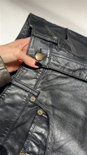 Leather • ASMR • Style on Instagram: "These classic five-pocket pants for MEN👖🖤are made of very 🔝high quality 💯calf leather for a customer who wanted his pants to be soft, smooth and at the same time very durable💪! Therefore, taking into account his requests, I chose calf leather😍, which meets all the customer’s requirements, and this genuine leather 💯🖤has undergone a very long process of tanning and processing with natural oils and beeswax🐝😌! This process allowed to give genuine leath