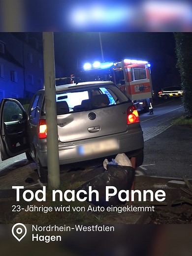 Rettungskräfte haben vergangene Nacht um das Leben einer jungen Frau gekämpft. Aber: Die Verletzungen waren zu schwer. Die 23-Jährige starb. Gemeinsam mit ihrer Zwillingsschwester war sie vergangene Nacht mit einer Verwandten unterwegs. Plötzlich blieb das Auto liegen. Mit ihrer Schwester wollte die Frau aus Hagen den Wagen anschieben. Auf einer steilen Straße. Das Fahrzeug rollte zurück und klemmte die junge Frau zwischen einer Laterne ein. Mehr dazu im Video!