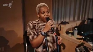 "Motsumi" is an original composition by South-African singer Tutu Puoane, with whom we had the pleasure to work, earlier this year. This arrangement by Drew Zaremba, with Tutu singing, also features Ruud Breuls on trumpet and paul Heller on tenor sax. Recorded live in Studio 4, conducted by John Clayton. ------------------ "Motsumi" ist eine Eigenkomposition der südafrikanischen Sängerin Tutu Puoane, mit der wir Anfang des Jahres das Vergnügen hatten zusammenzuarbeiten. In diesem Arrangement von