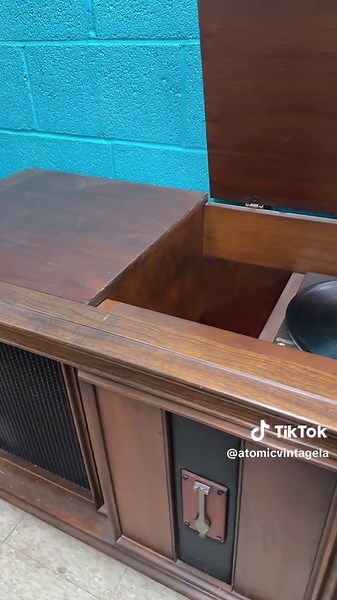 Atomic Vintage 500 Pine St Monroe La. Open Thursday - Saturday 11-4 Check out our booth @shoppesontheally 215 Trenton St West Monroe. Mon- Sat 10-5 Atomicvintageusa.com #monroela #recordstore #midcentury #vintageclothes #louisiana