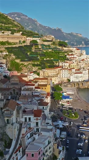 Amalfi Coast, Italy | Land falling away beside the sea