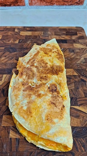 Cheesy pepperoni Egg Tortilla Wrap 🌯🧀 | Easy Breakfast