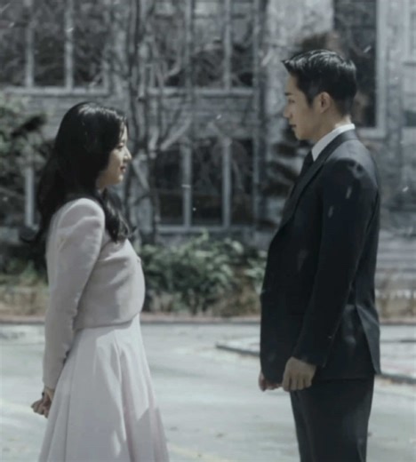 Emotional Snowdrop Edit Featuring Jisoo and Jung Hae-in