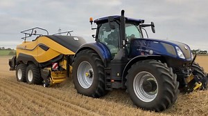 New Holland T7.315 with New Holland Big Baler 1290 High Density Square Baler - Straw Baling #newholland #newhollandtractor #newhollandagriculture | Big machine