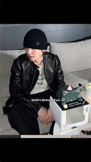 SUGA celebrated his birthday with his cat Tangie cakes ✨💜