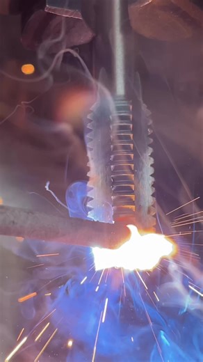 Máquinas de Usinagem: Torno y Fresadora CNC