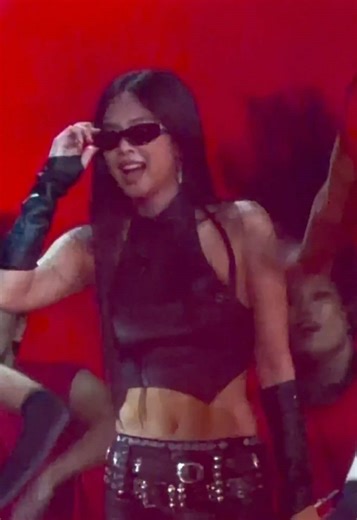 Jennie's Stunning Dance Break at the Golden Disc Awards