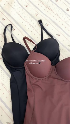 The secret to a seamless silhouette. 🖤 This bodysuit is cut so well — no awkward bunching, soft stretch fabric, and the clasp is actually easy to use. Tuck it into anything for that clean, put-together look. #BodysuitBasics #SecondSkin #WardrobeHack #tiktokmademebuyit #spotlight