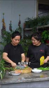 好吃的小鱼小虾，没有复杂调料味道鲜美，配上青辣椒能吃三碗饭小鱼小虾农村美食