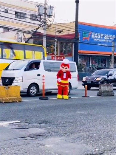 Napakakulit na Bubuyog: Jollibee TikTok Moments
