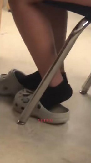 Highschooler shoeplay in crocs #feet #crocs #latina #soles #foot #yummy #highschool