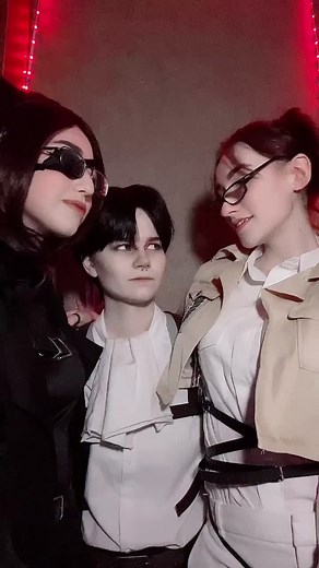 Epic Attack on Titan Cosplay ft. Levi | Атака титанов