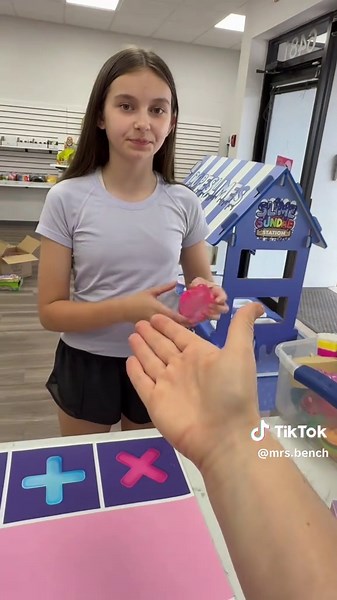 Fidget trading with @Brooklyn Griffin 💙 #mrsbench #fidgettoysplus #fidgetchallenge #tradingfidgettoys #fidgettrading