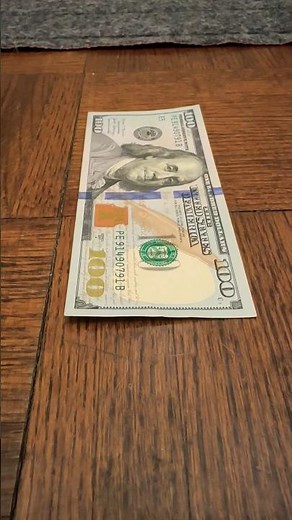 🔥 Every new $100 bill has that pocket. That’s the way to tell real $100 from fake! Try it! 🔥