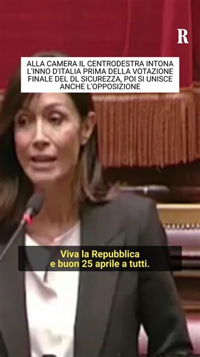 Dopo l'intervento di Mara Carfagna e prima della votazione finale al dl Sicurezza, alla Camera i deputati hanno cantato l'Inno d'Italia. A intonare il coro, per primi, sono stati i membri del centrodestra, seguiti poi anche dall'opposizione, che si è alzata in piedi.