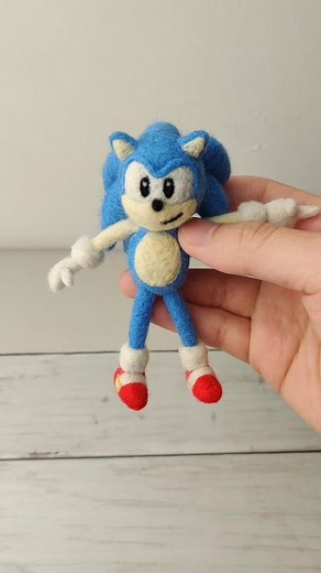 Crafting Sonic the Hedgehog with Needlefelt Art
