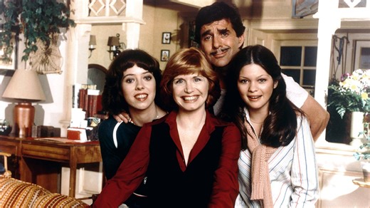 'One Day at a Time’ Cast: Real-Life Couples and Drama