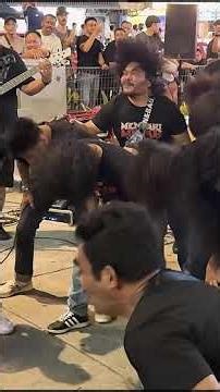 Mat rockers Klang datang bukit bintang support bob sentuhan. #buskersmalaysia #videoviral
