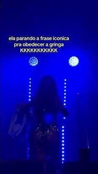 ANITTA MUDA DE MÚSICA POR CAUSA DE FÃ GRINGA #anitta #show #ensaiosdaanitta #carnaval