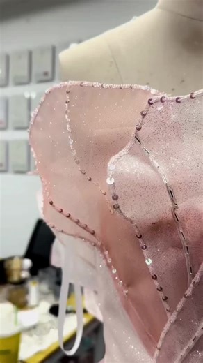 ✨ Wire Bead Embroidery: Fashion Craft Redefined Where wire framing meets delicate tulle beadwork—this is the art of fabric reconstruction at iFashion Apparel 🧵 We blend structural wire design with hand-sewn bead embroidery for high-end women’s ready-to-wear and couture pieces. 100pcs MOQ | Full OEM/ODM customization DM to add this avant-garde detail to your collection! #FabricReconstruction #BeadEmbroidery #WireCraft #LuxuryWomensWear #iFashionApparel