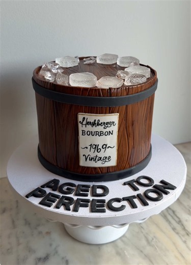 Custom bourbon barrel cake 🥃 #bourbon #cakedecorating #bakerylife #decoratewithme #fondantcake