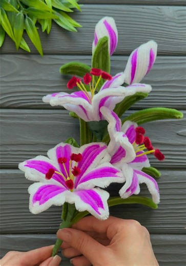 DIY Craft Tutorial: Making Lily Flowers from Chenille Stems