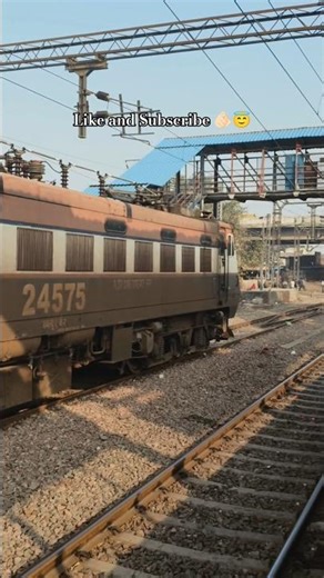 Hey Stop Don't Scroll Before Watching This 🫵🏻😎#youtubeshorts #dailyshorts #trendingshorts #train