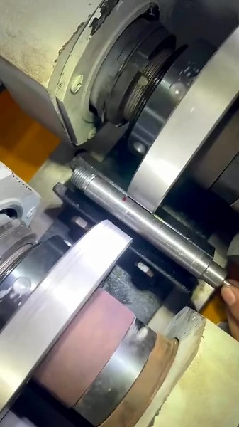 Effect of straight grain processing by rolling machine#threadrollingmachine #Machineryhardware #foryou #fyp #tiktok #screwrollingmachine #Hydraulicthreadrollingmachine #Automaticthreadrollingmachine #Roundsteelrollingmachine#steelbarrollingmachine