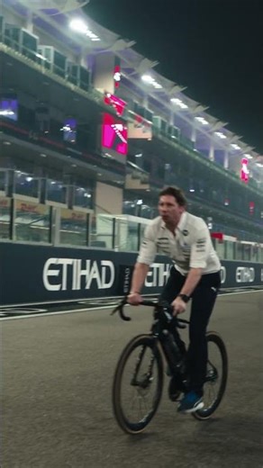 Getting the whole gang together for our 2025 team photo 💙 #f1